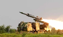 Prabhasakshi NewsRoom: 15 साल की मेहनत और मात्र 500 करोड़ की लागत से बनी Akash Missile Defence System ने पहली ही अग्नि परीक्षा में हासिल किये 100 प्रतिशत अंक
