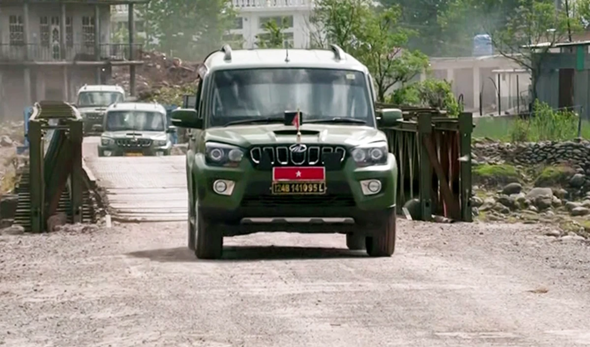 Video | नियंत्रण रेखा के पास राजौरी में भारताय सेना ने टाला बड़ा खतरा, देखें जिंदा बम को कैसे किया डिफ्यूज