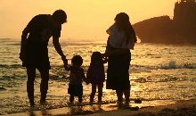 World Family Day 2025: मानव सभ्यता का शिखर एवं रिश्तों का स्वर्ग है परिवार