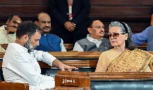 ED की चार्जशीट के बाद नेशनल हेराल्ड केस में बड़ा एक्शन, कोर्ट ने सोनिया गांधी और राहुल गांधी को जारी किया नोटिस