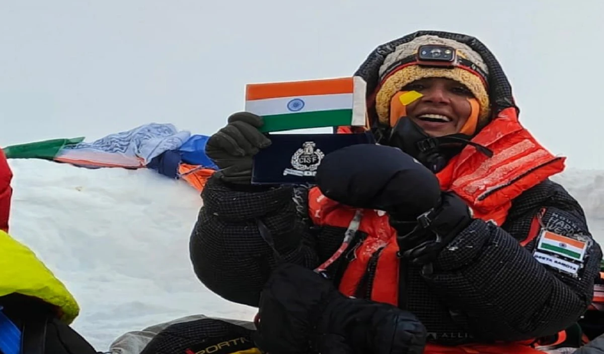 Success Story: CISF की महिला अधिकारी ने रचा इतिहास, सिर्फ 3 दिनों में माउंट एवरेस्ट की 5 चोटियों पर की चढ़ाई