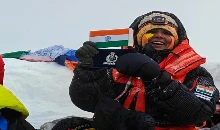 Success Story: CISF की महिला अधिकारी ने रचा इतिहास, सिर्फ 3 दिनों में माउंट एवरेस्ट की 5 चोटियों पर की चढ़ाई