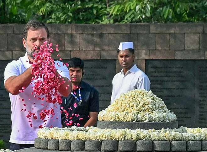 राहुल गांधी ने दी अपने पिता को श्रद्धांजलि