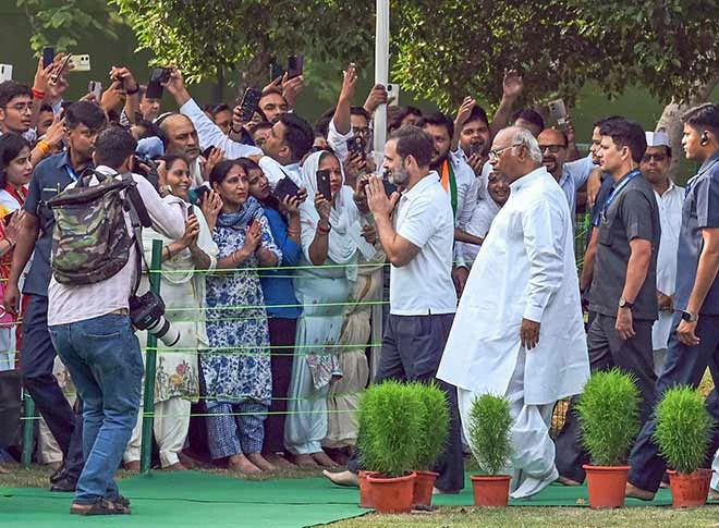 राहुल गांधी ने दी अपने पिता को श्रद्धांजलि