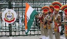 Beating Retreat Ceremony | भारत- पाकिस्तान के अटारी बॉर्डर पर ‘ बीटिंग रीट्रीट’ समारोह दोबारा शुरू, पहले से कितना बदल गयी सेरेमनी?