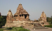 Famous Temple: पति-पत्नी के बीच कलेश को खत्म करने के लिए इन मंदिरों में करें दर्शन, भक्तों की लगती हैं भीड़