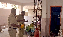 मिया-बीवी की मोबाइल पर गाना बजाने को लेकर हुई बहस, गुस्साए पति ने पत्नी पर डाल दिया टॉयलेट साफ करने वाला तेजाब 