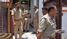उत्तर प्रदेश : जमीन का फर्जी बैनामा करने की आरोपी महिला और उसके चार बेटों पर मामला दर्ज