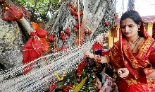 Vat Savitri Vrat 2025: अखंड सौभाग्य के लिए महिलाएं करती हैं वट सावित्री व्रत