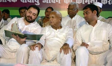लालू यादव का सख्त फैसला, बेटे तेज प्रताप को पार्टी से निकाला, Tejashwi Yadav ने दी प्रतिक्रिया