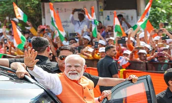 प्रधानमंत्री मोदी ने वडोदरा में किया रोड शो