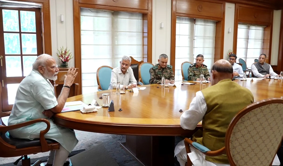 Army, Navy, Air Force Together | भारत-पाकिस्तान तनाव के बीच केंद्र ने तीनों सेनाओं के बीच समन्वय बढ़ाने के लिए दिशानिर्देश जारी किए