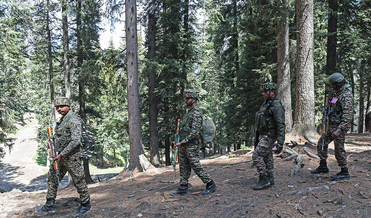 कांटे को कांटे से ही निकालना बेहतर है कांटे को कांटे से ही निकालना बेहतर है