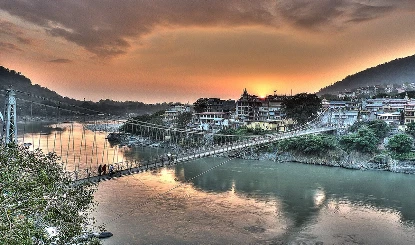 Rishikesh Tourist Places: आध्यात्म की तलाश में जा रहे ऋषिकेश तो इन जगहों पर जरूर जाएं, वरना अधूरी रह जाएगी यात्रा