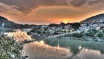 Rishikesh Tourist Places: आध्यात्म की तलाश में जा रहे ऋषिकेश तो इन जगहों पर जरूर जाएं, वरना अधूरी रह जाएगी यात्रा