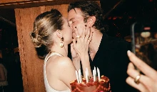 बर्थडे सेलिब्रेशन में Gigi Hadid ने बॉयफ्रेंड Bradley Cooper को किया किस, रिश्ते को किया आधिकारिक