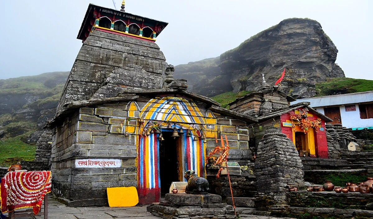 Highest Shiva Temple: विश्व में सबसे ऊंचाई पर स्थित है भगवान शिव का यह फेमस मंदिर, जानिए कैसे पहुंचे news image