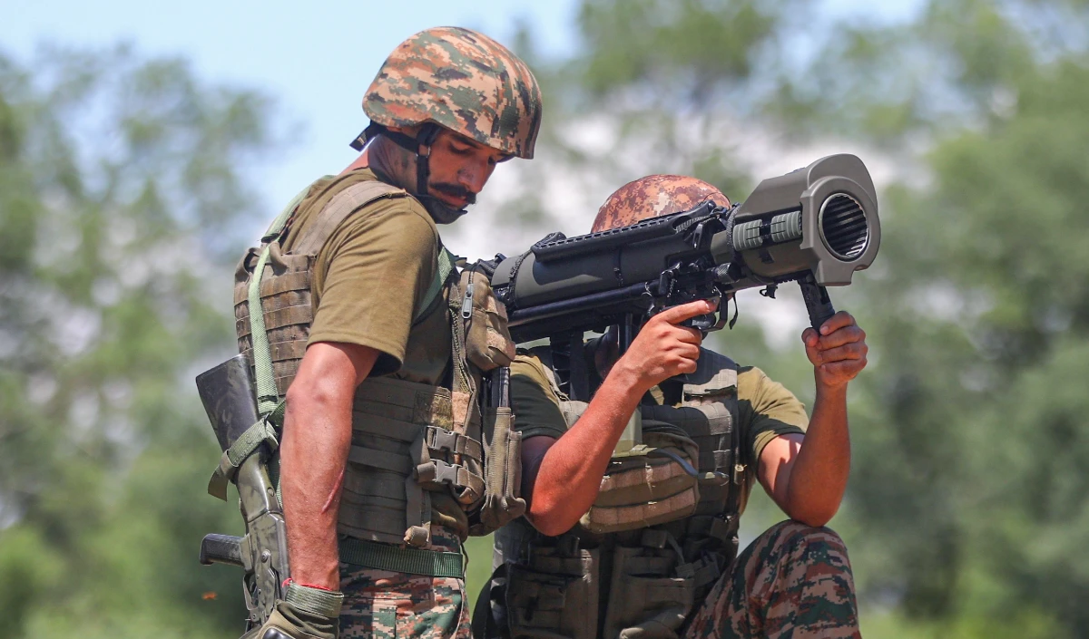 پاکستان نے ایل او سی سیز فائر کی خلاف ورزی کی۔ پاکستانی فوجیوں نے جموں و کشمیر میں لائن آف کنٹرول کے قریب چوکیوں کو نشانہ بنایا