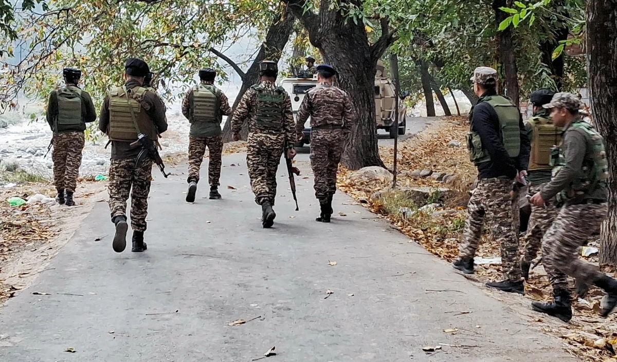  राजौरी-पुंछ सेक्टर में LoC पर बह रहा मासूमों का खून! पाकिस्तान की तरफ से तोपों से फायरिंग, भारतीय सेना ने भी दुश्मन की सैन्य चौकियां नष्ट की