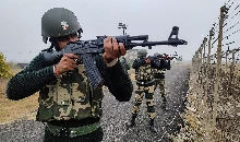 पाकिस्तान की चाल को BSF ने किया नाकाम! जम्मू-कश्मीर के सांबा में जैश के 7 संदिग्ध आतंकवादियों को मार गिराया: सूत्र