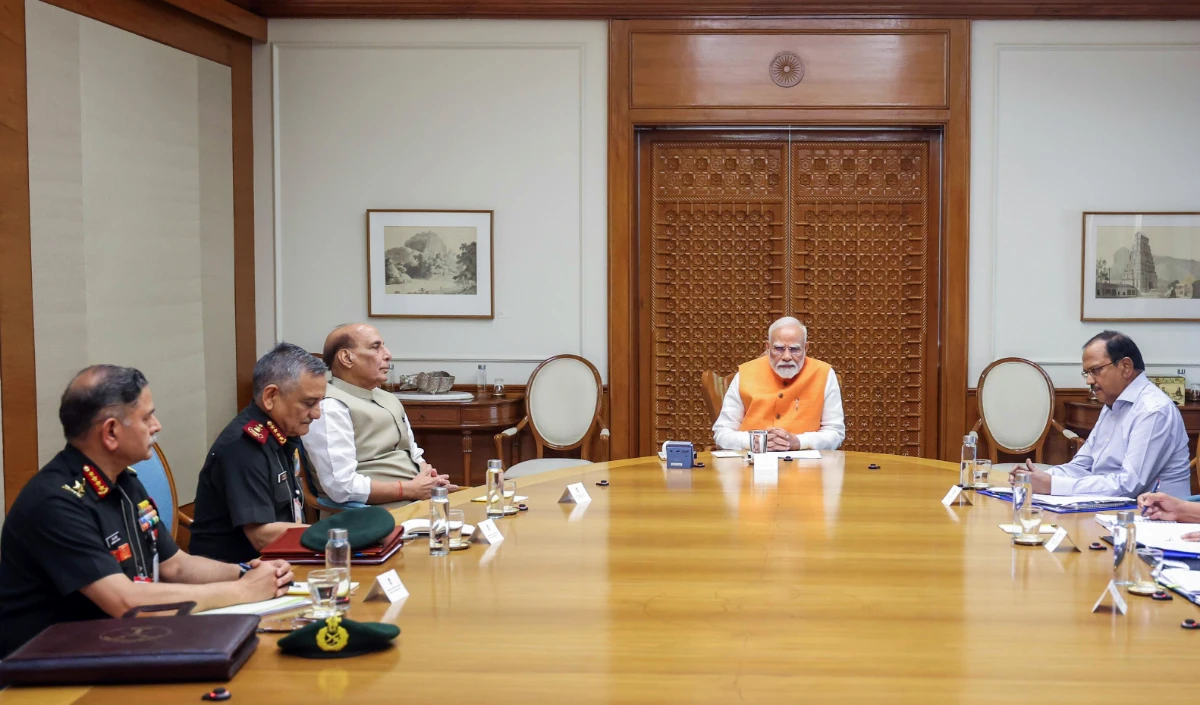 India-Pakistan Conflict: PM Modi की हाई लेवल मीटिंग, तीनों सेनाध्यक्षों के साथ NSA औ...