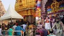मन्दिरों में पैसे लेकर एवं वीआईपी दर्शन बन्द हो