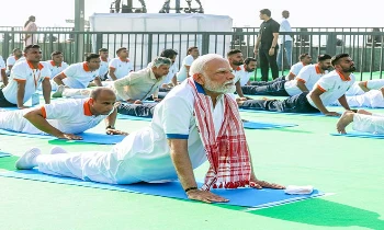 पीएम मोदी के विशाखापत्तनम में मनाया योग दिवस