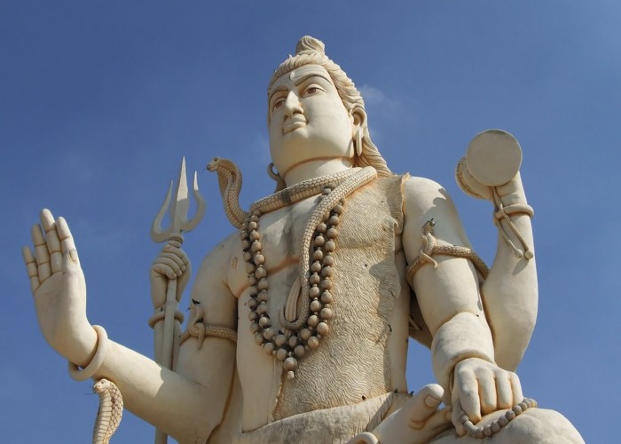 Shiv Mantra: महादेव की पूजा के समय जरूर करना चाहिए इन मंत्रों का जाप, घर आएगी समृद्धि
