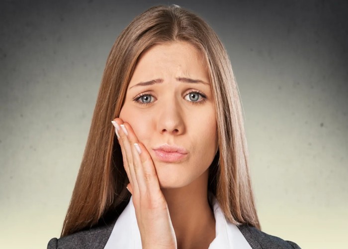 Toothache Remedies: दांतों के दर्द से राहत पाने के लिए अपनाएं दादी मां के घरेलू नुस्खे, जल्द मिलेगा आराम