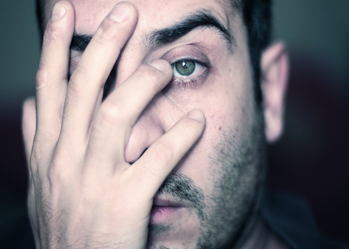 Eye Health: कॉन्टैक्ट लेंस यूजर्स के लिए आंधी-तूफान बन सकता है मुसीबत, वरना खराब हो सकती हैं आंखें
