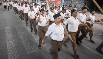 अपने कार्यक्रमों में विभिन्न विचारों के महानुभावों को आमंत्रित करने की है संघ की परंपरा