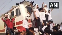 राजस्थान में फिर सुलग रही गुर्जर आंदोलन की आग, पटरी पर दौड़े लोग, दिल्ली-मुंबई रूट जाम