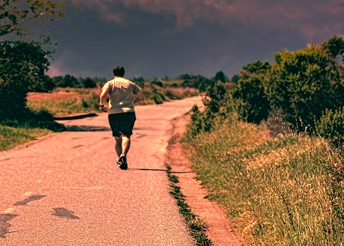 Walking Vs Running: रनिंग या वॉकिंग... वेट लॉस के लिए क्या ज्यादा फायदेमंद, जानिए एक्सपर्ट की राय