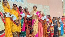 बिहार चुनावों में महिलाओं पर दांव के निहितार्थ