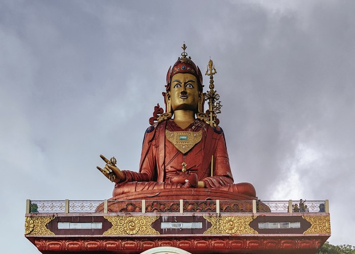 Guru Purnima 2025: 10 जुलाई को मनाई जा रही है गुरु पूर्णिमा, जानिए महत्व और पूजन विधि