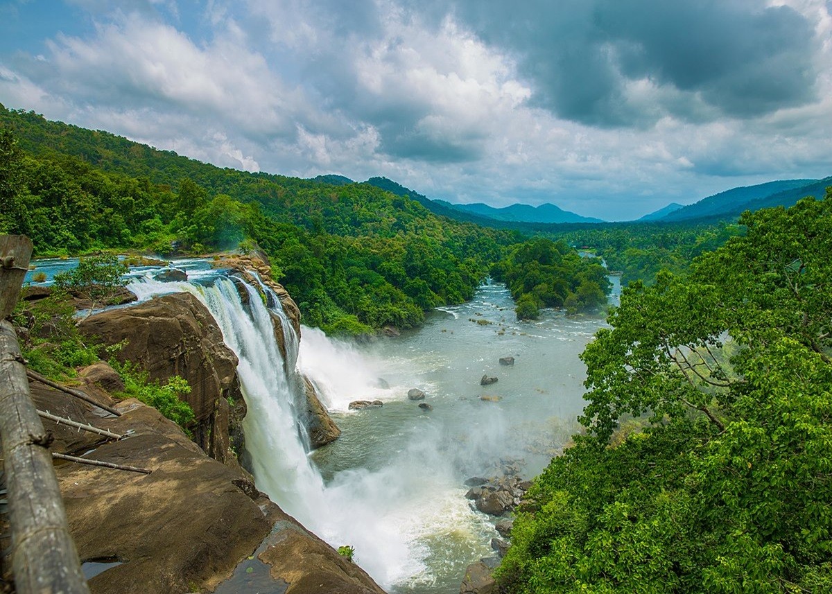 Travel Tips: मानसून में इन जगहों पर घूमने जाने का न बनाएं प्लान, वरना हो सकती है दिक्कत