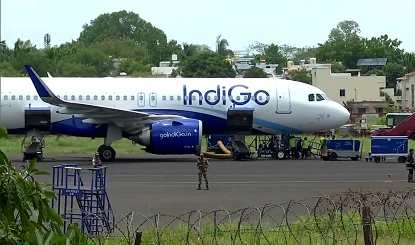 Delhi-Goa IndiGo Flight | इंजन फेल होने के कारण आपात स्थिति में मुंबई हवाई अड्डे पर उतारा गया गोवा जाने वाला विमान: सूत्र