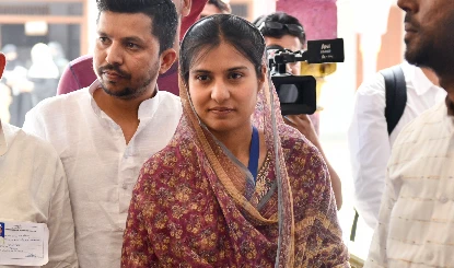 समाजवादी पार्टी की सांसद Iqra Hasan ने अपर जिलाधिकारी पर लगाया दुर्व्यवहार का आरोप, प्रशासन ने दिए जांच के आदेश
