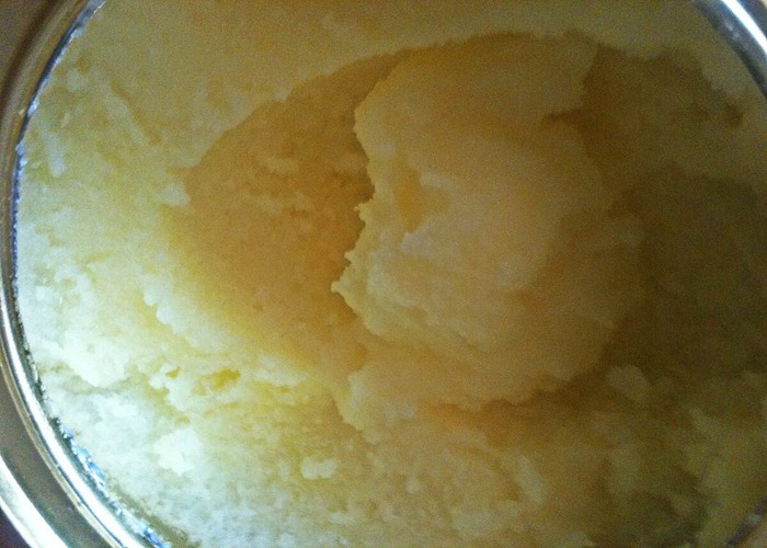 Homemade Ghee: घी बनाते समय पूरे घर में फैल जाती है स्मेल, तो इन टिप्स की मदद से दूर करें गंध