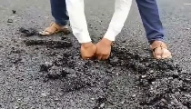 अब रोड खोदने के लिए JCB की जरूरत भी नहीं, हाथों से ही काम चल जाएगा, महाराष्ट्र के नांदेड़ का ये वायरल वीडियो देखा आपने?