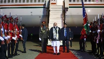 Live Updates |PM Modi Namibia Visit: प्रधानमंत्री मोदी पहुंचे नामीबिया, एयरपोर्ट पर हुआ पारंपरिक ढोल नृत्य से स्वागत