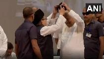 भरे मंच पर CM नीतीश ने मुस्लिम टोपी पहनने से किया इनकार, फिर जो हुआ...