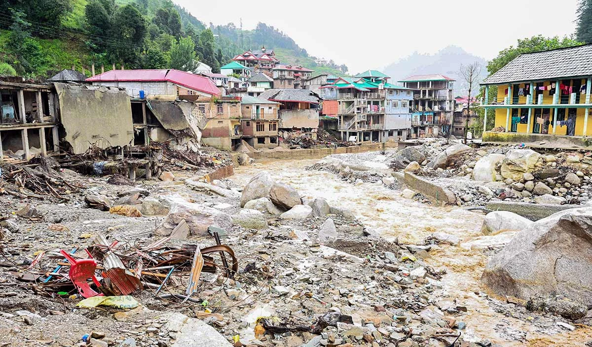 क्या वोट बैंक राजनीति ने बर्बाद किया हिमाचल-उत्तराखंड? पर्यावरण का खतरा! Supreme Court Rebukes Himachal Development news image
