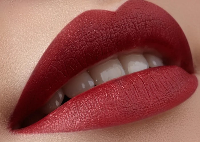 Beauty Tips: लाल साड़ी में दिखना है सबसे खूबसूरत, ये लिपस्टिक शेड्स हैं परफेक्ट