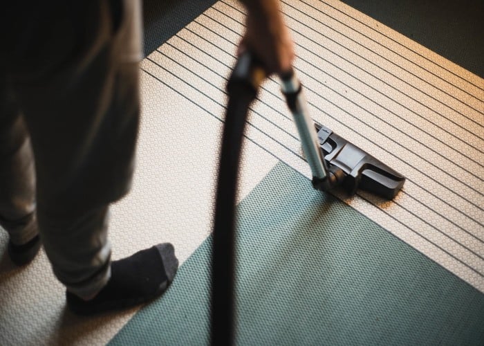 Cleaning Tips: तेज पत्ता और नमक से घर की हर समस्या खत्म, आज़माएं ये कमाल के घरेलू नुस्खे