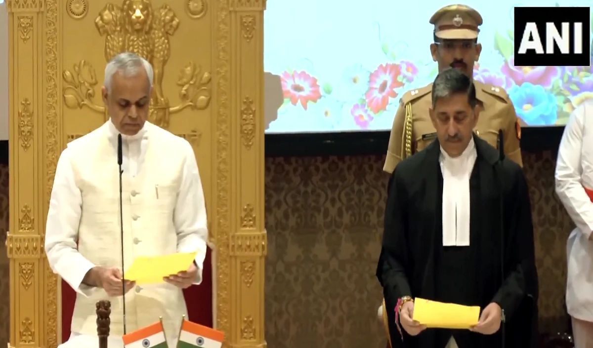महाराष्ट्र को मिला नया राज्यपाल, आचार्य देवव्रत ने राजभवन में ली पद और गोपनीयता की शपथ