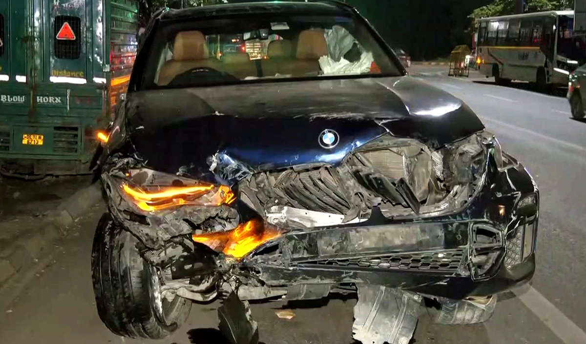 Delhi BMW Crash | तेज़ रफ़्तार BMW का कहर! वित्त मंत्रालय के अधिकारी की मौत, रसूखदार महिला ड्राइवर गिरफ्तार