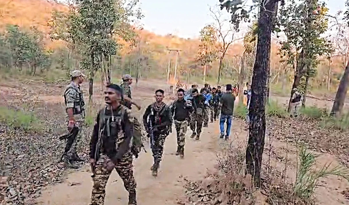 झारखंड में सुरक्षाबलों को बड़ी सफलता! एक करोड़ के इनामी समेत 3 बड़े माओवादी कमांडरों को किया ढेर