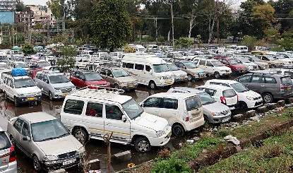 टेंशन बढ़ाती चौपहियाओं को खड़ी करने की समस्या