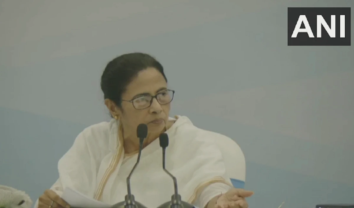 जीएसटी राहत पर सियासी घमासान, ममता बोलीं- केंद्र को श्रेय नहीं, हमें हुआ नुकसान